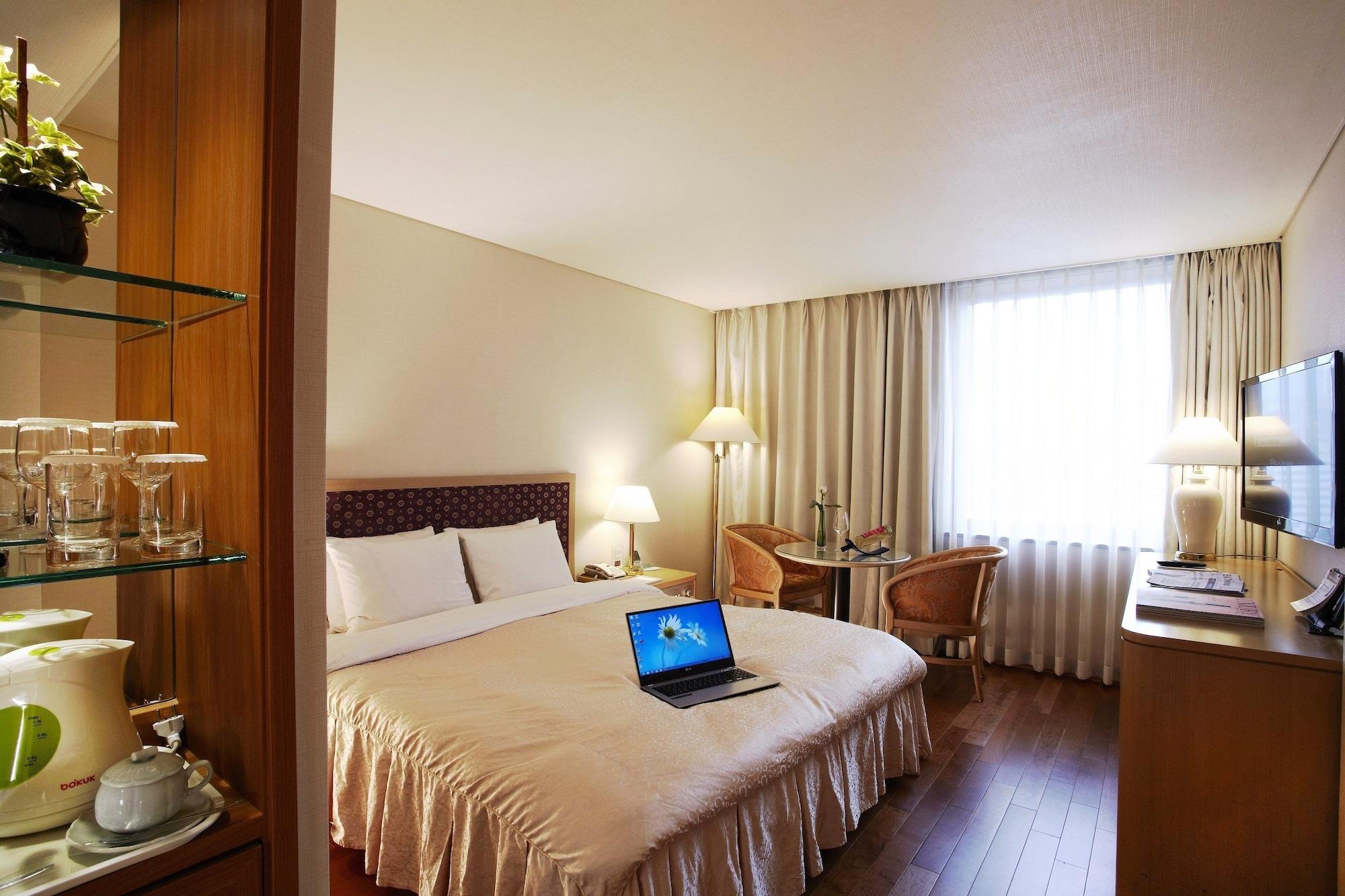 Sejong Hotel Seoul Myeongdong Экстерьер фото