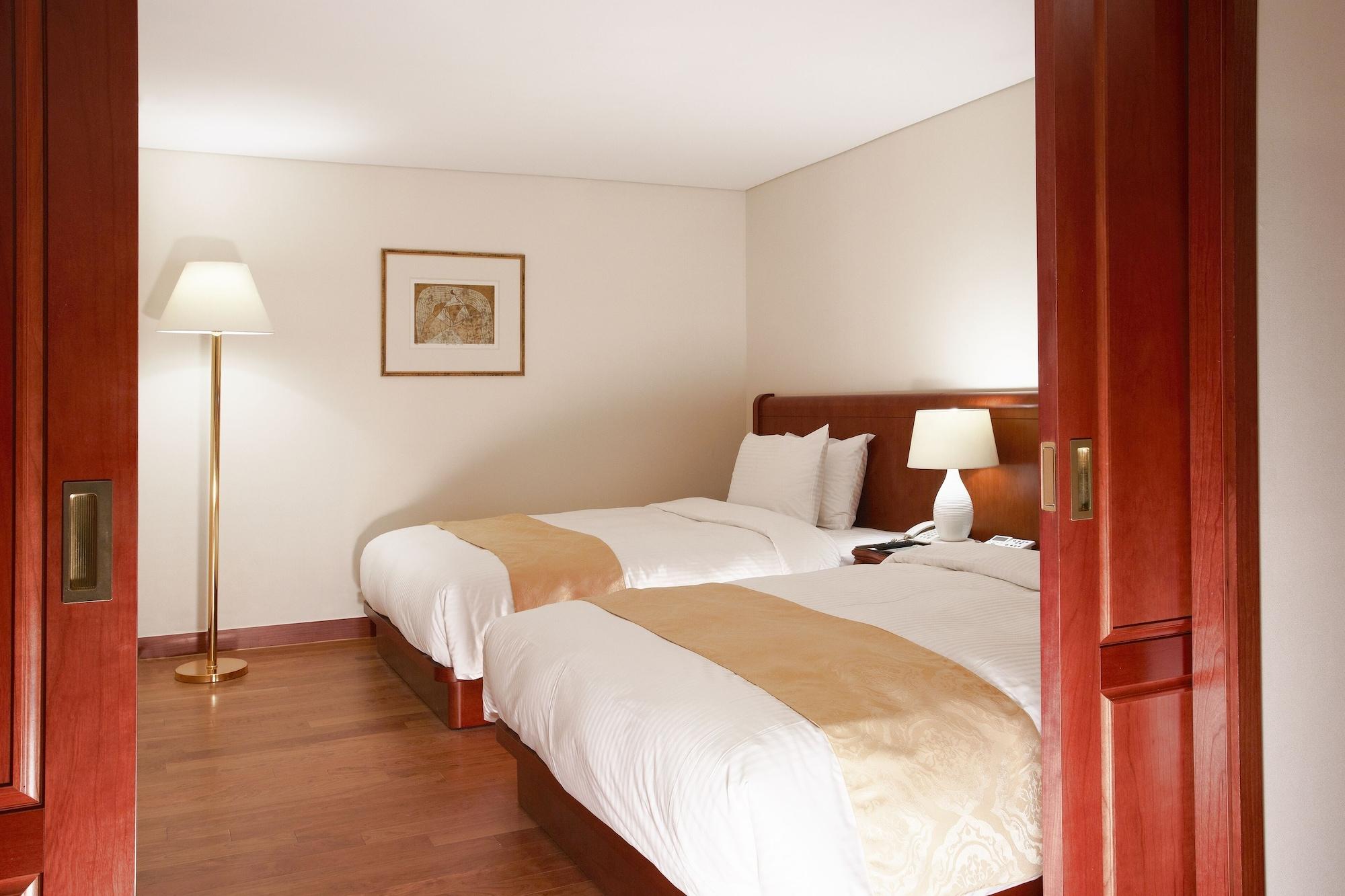 Sejong Hotel Seoul Myeongdong Экстерьер фото